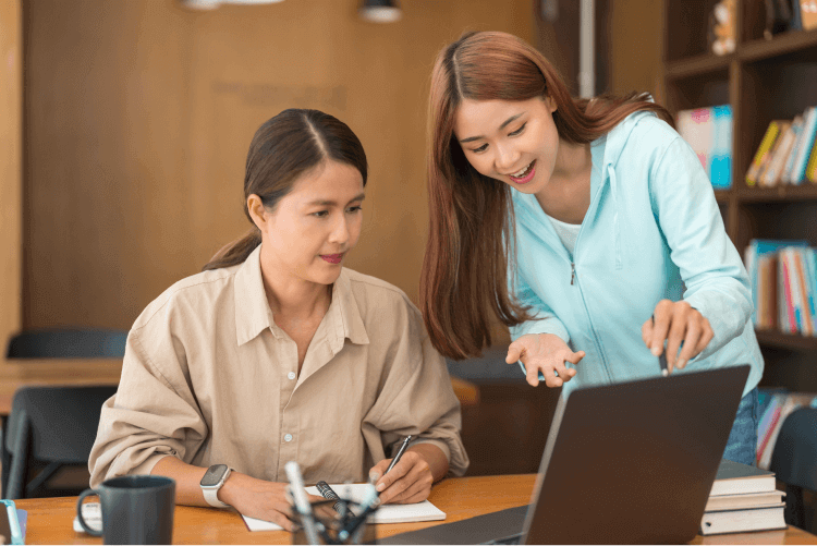 education-concept-teenage-girl-pointing-laptop-asking-question-tutor-while-study-tutorial